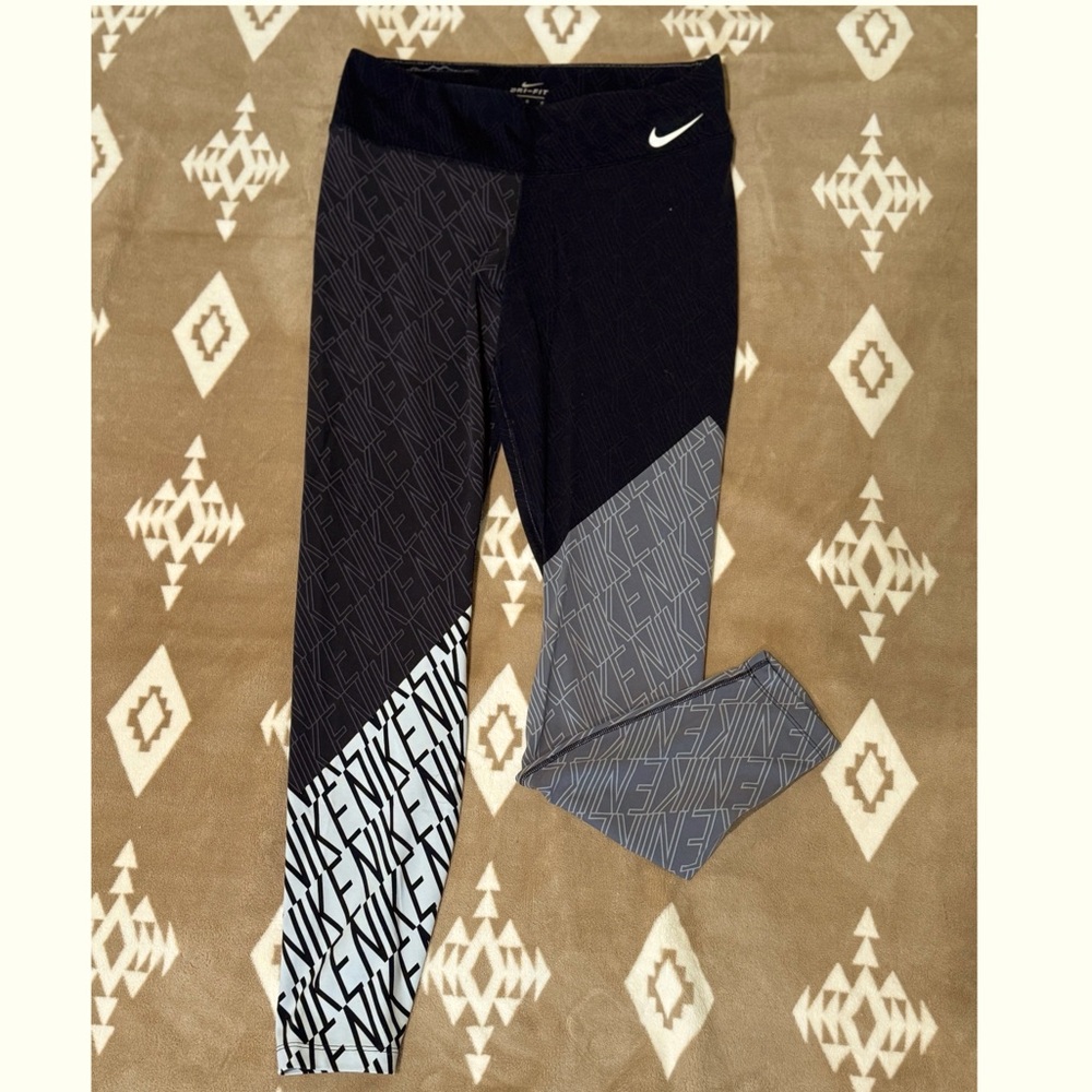NIKE Women’s Leggings
